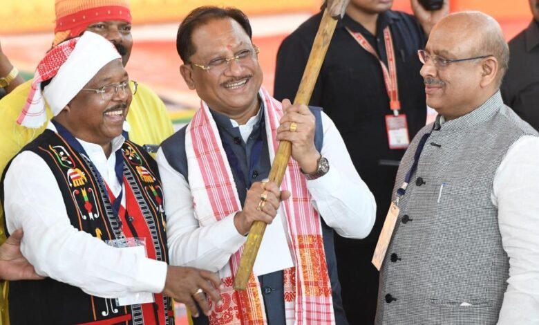 लाल किला मैदान से गूंजा जनजातीय गौरव का स्वर, राष्ट्रीय जनजाति समागम में बोले विष्णुदेव साय — जनजातीय समाज दुनिया को सिखा सकता है प्रकृति संग विकास लाल किला मैदान से गूंजा जनजातीय गौरव का स्वर, राष्ट्रीय जनजाति समागम में बोले विष्णुदेव साय — जनजातीय समाज दुनिया को सिखा सकता है प्रकृति संग विकास
