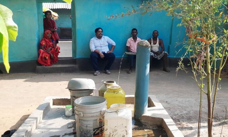 दूरस्थ गांवों तक निर्बाध पेयजल पहुंचाने जुटी पीएचई की टीमें दूरस्थ गांवों तक निर्बाध पेयजल पहुंचाने जुटी पीएचई की टीमें