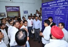 ​राजस्व मंत्री के औचक निरीक्षण से रायपुर तहसील कार्यालय में हड़कंप