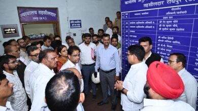 ​राजस्व मंत्री के औचक निरीक्षण से रायपुर तहसील कार्यालय में हड़कंप