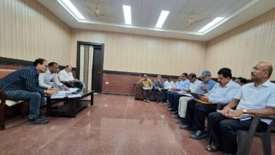 लोक निर्माण विभाग के सचिव ने सड़कों का काम देखा लोक निर्माण विभाग के सचिव ने सड़कों का काम देखा
