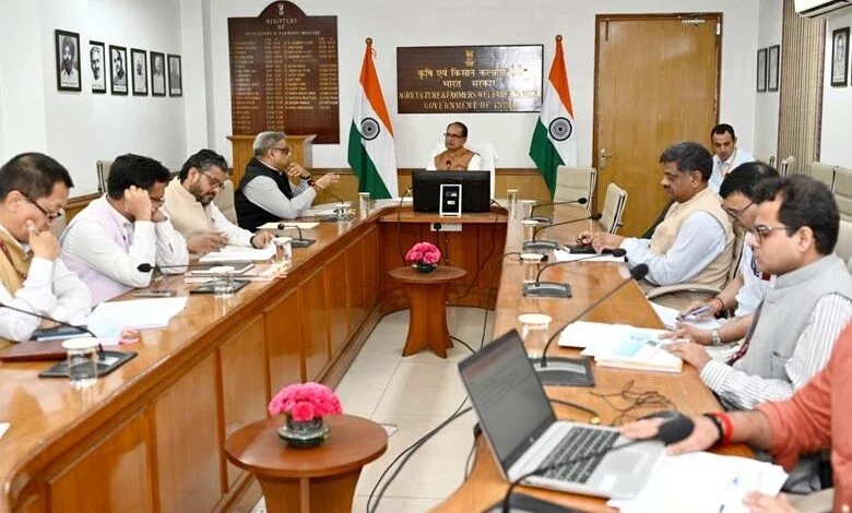 दो जोनल कृषि कॉन्फ्रेंस अब वर्चुअल मोड में, 20% रोटेशनल वर्क फ्रॉम होम होगा लागू : शिवराज सिंह दो जोनल कृषि कॉन्फ्रेंस अब वर्चुअल मोड में, 20% रोटेशनल वर्क फ्रॉम होम होगा लागू : शिवराज सिंह