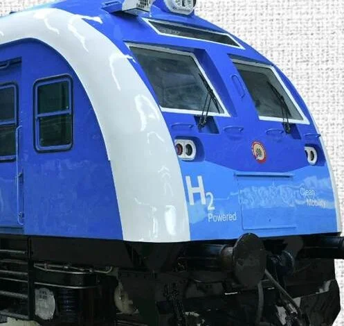 पहली स्वदेशी हाइड्रोजन ट्रेन पटरियों पर दौड़ने को तैयार, 1200 किलोवाट इंजन वाली 10 डिब्बों वाली ट्रेन को मंजूरी पहली स्वदेशी हाइड्रोजन ट्रेन पटरियों पर दौड़ने को तैयार, 1200 किलोवाट इंजन वाली 10 डिब्बों वाली ट्रेन को मंजूरी