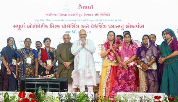 “सहकार से समृद्धि” के विज़न को नई गति: अमित शाह ने अत्याधुनिक दुग्ध प्रसंस्करण संयंत्र का किया उद्घाटन “सहकार से समृद्धि” के विज़न को नई गति: अमित शाह ने अत्याधुनिक दुग्ध प्रसंस्करण संयंत्र का किया उद्घाटन