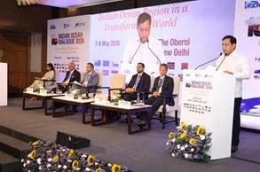 2020 के बाद से भारत के समुद्री क्षेत्र में महिलाओं की भागीदारी 340 प्रतिशत बढ़ी: सर्बानंद सोनोवाल