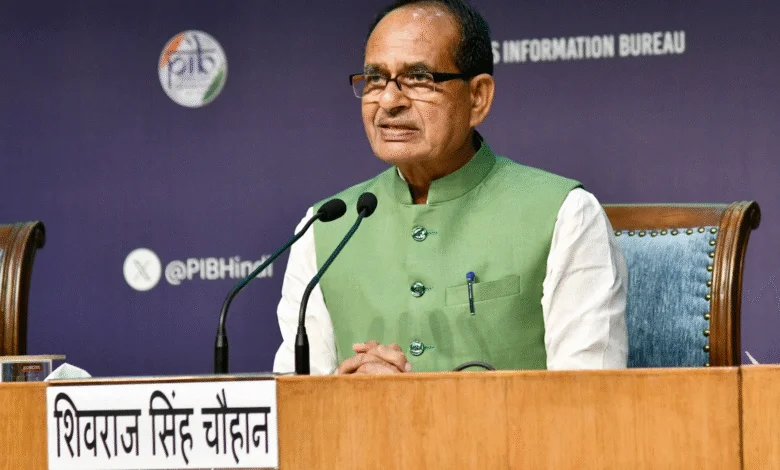 समय पर मज़दूरी, देरी पर मुआवज़ा, काम न मिले तो बेरोज़गारी भत्ता : केंद्रीय मंत्री शिवराज सिंह