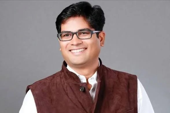 स्थिति सामान्य होने तक पायलट एवं फॉलो वाहन का उपयोग नहीं करेंगे मंत्री चौधरी स्थिति सामान्य होने तक पायलट एवं फॉलो वाहन का उपयोग नहीं करेंगे मंत्री चौधरी