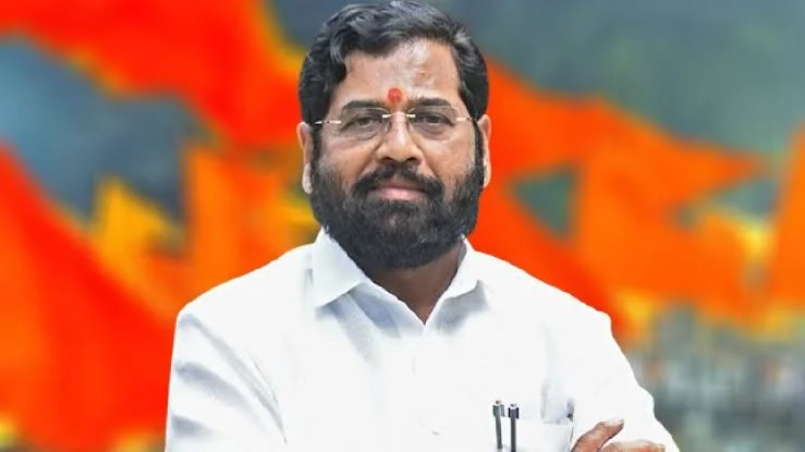 डिप्टी सीएम शिंदे का हेलीकाफ्टर की सुरक्षित लैंडिंग, तूफ़ान की वजह से फंसा था
