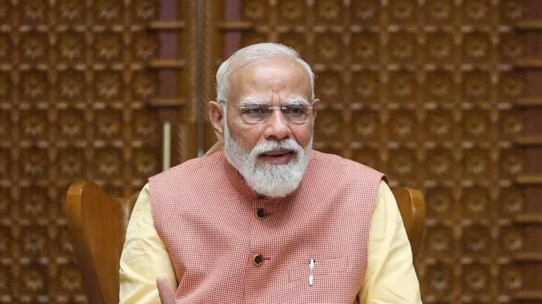 बढ़ते तापमान पर प्रधानमंत्री की सलाह, बुजुर्गों और बच्चों का रखें विशेष ध्यान बढ़ते तापमान पर प्रधानमंत्री की सलाह, बुजुर्गों और बच्चों का रखें विशेष ध्यान
