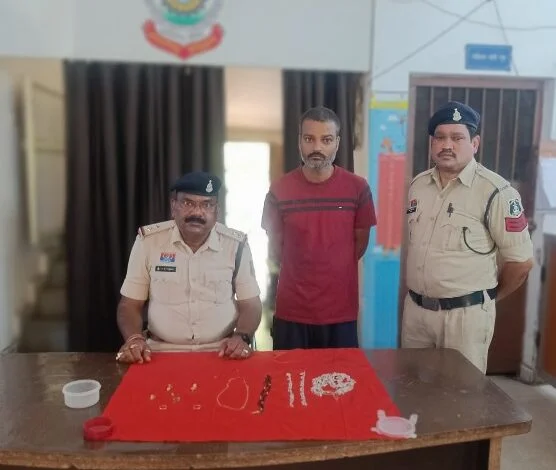 सूने मकान में चोरी करने वाले आरोपी को पुलिस ने किया गिरफ्तार