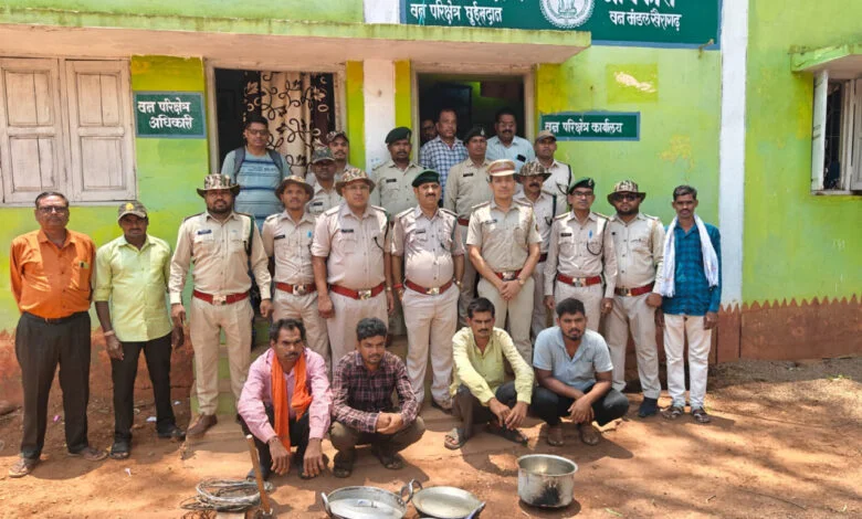 अवैध शिकार के खिलाफ वन विभाग की बड़ी कार्रवाई, चार आरोपी गिरफ्तार