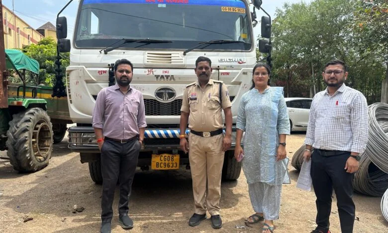 रेत के अवैध परिवहन मामले में हाईवा जब्त रेत के अवैध परिवहन मामले में हाईवा जब्त