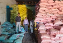 अधिक कीमत पर खाद बेचने वाले विक्रय केंद्र पर छापा, 3219 बोरी उर्वरक जब्त, केंद्र सील