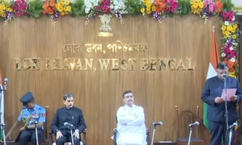 पश्चिम बंगाल में मंत्रिमंडल का विस्तार, 35 मंत्रियों ने ली शपथ