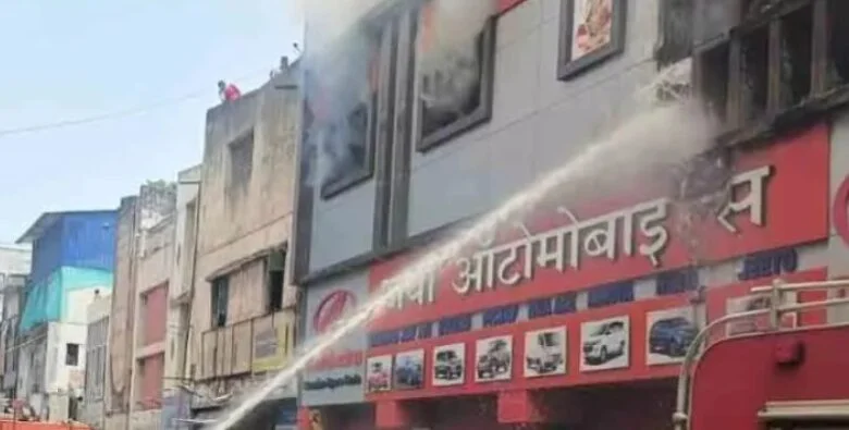 MG रोड के ऑटोमोबाइल शॉप में भीषण आग, पूरे क्षेत्र में हड़कंप MG रोड के ऑटोमोबाइल शॉप में भीषण आग, पूरे क्षेत्र में हड़कंप