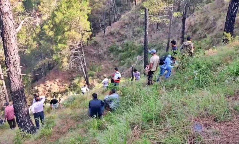 हिमाचल में बोलेरो अनियंत्रित होकर खाई में गिरी, सात ने तोड़ा दम हिमाचल में बोलेरो अनियंत्रित होकर खाई में गिरी, सात ने तोड़ा दम