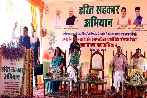 प्रकृति मित्र बनकर धरती माता का आंगन हरा-भरा रखने के लिए लगायें पेड़ : मुख्यमंत्री