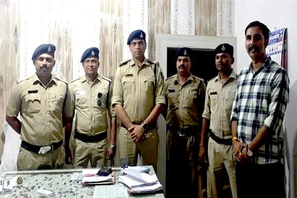 ऑनलाइन ट्रेडिंग के नाम पर ठगी करने वाले दो आरोपी गिरफ्तार, 10 लाख रुपये की पूरी राशि वापस