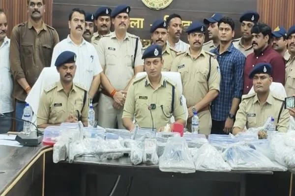 अवैध हथियार निर्माण, तस्करी और आपराधिक गतिविधियों पर प्रभावी कार्रवाई, 15 दिनों में 52 अवैध हथियार जब्त