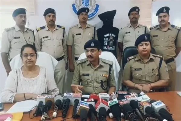 ट्रेन में चोरी गए आभूषण एवं सामान को मात्र दो घंटे में किया बरामद, तकनीकी साक्ष्यों और सतर्क पुलिसिंग से आरोपी गिरफ्तार