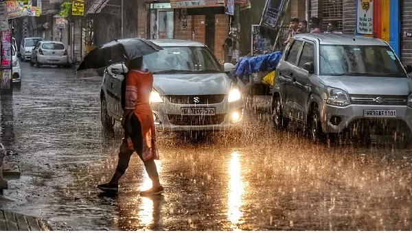 छत्तीसगढ़ में बदलेगा मौसम का मिजाज: केरल पहुंचा मानसून, रायपुर-राजनांदगांव में 42°C तापमान के बीच अंधड़ और बारिश का अलर्ट