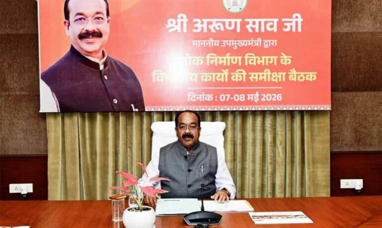 सड़कों और पुलों के निर्माण की धीमी गति पर बिफरे डिप्टी सीएम, 2 ठेकेदारों के पंजीयन निरस्त सड़कों और पुलों के निर्माण की धीमी गति पर बिफरे डिप्टी सीएम, 2 ठेकेदारों के पंजीयन निरस्त