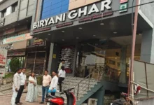 बिरयानी घर में पहुंची निगम की टीम, गंदगी मिलने, सूखा व गीला कचरा पर होटल संचालक पर जुर्माना