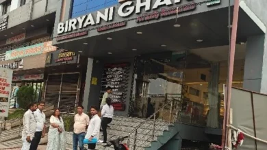 बिरयानी घर में पहुंची निगम की टीम, गंदगी मिलने, सूखा व गीला कचरा पर होटल संचालक पर जुर्माना बिरयानी घर में पहुंची निगम की टीम, गंदगी मिलने, सूखा व गीला कचरा पर होटल संचालक पर जुर्माना