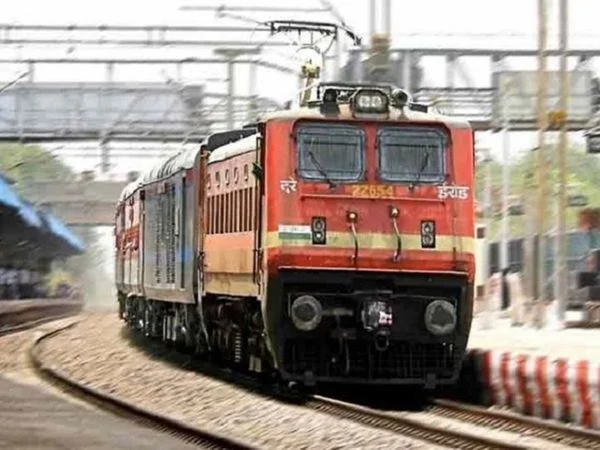 अभनपुर से कुरुद के बीच नई लाइन का स्पीड ट्रायल, रेलवे ट्रैक से आमजन रहे सतर्क अभनपुर से कुरुद के बीच नई लाइन का स्पीड ट्रायल, रेलवे ट्रैक से आमजन रहे सतर्क