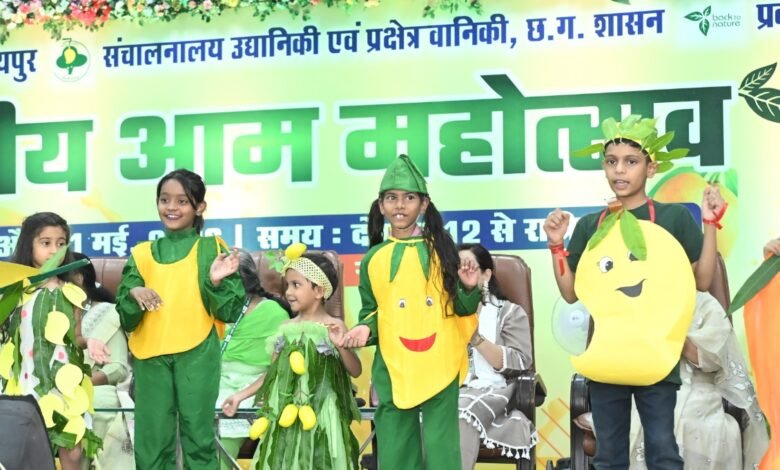 आम प्रदर्शनी में शामिल विभिन्न श्रेणियों के उत्कृष्ट प्रादर्शाें को किया गया पुरस्कृत