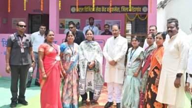 मुख्यमंत्री ने अटल डिजिटल सुविधा केंद्र का किया निरीक्षण, ग्रामीणों से लिया योजनाओं के प्रभाव का फीडबैक
