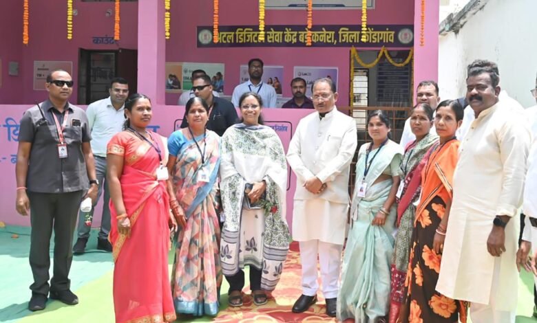 मुख्यमंत्री ने अटल डिजिटल सुविधा केंद्र का किया निरीक्षण, ग्रामीणों से लिया योजनाओं के प्रभाव का फीडबैक