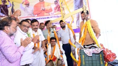 जन्मदिवस पर मौसमी फलों और लड्डू से तौले गए वित्त मंत्री श्री ओपी चौधरी
