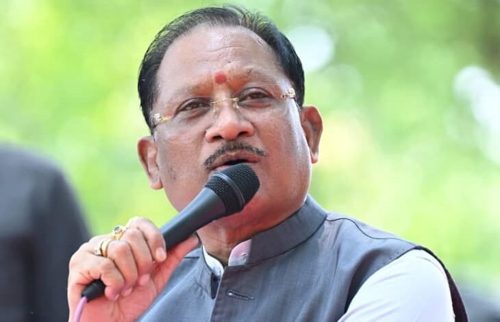 मुख्यमंत्री ने हितग्राहियों को वितरित किए विभिन्न योजनाओं के लाभ: ग्रामीणों से किया आत्मीय संवाद