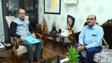 राज्यपाल श्री रमेन डेका से मुख्य सचिव ने सौजन्य भेंट की