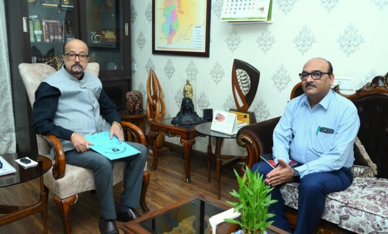 राज्यपाल श्री रमेन डेका से मुख्य सचिव ने सौजन्य भेंट की