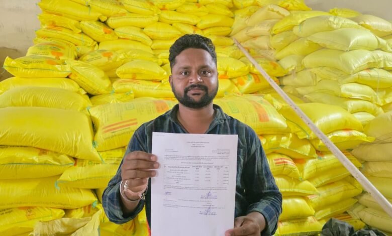 खरीफ सीजन में किसानों को समय पर मिल रही खाद, सखौली के किसान कमलेश ने जताया संतोष