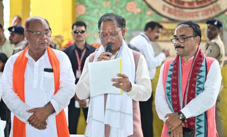 मुख्यमंत्री श्री विष्णु देव साय ने भीखमपुरा में निर्माणाधीन पीएम आवासों का किया निरीक्षण