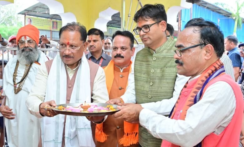 मुख्यमंत्री श्री साय ने भिखमपुरा के पंचमुखी सिद्ध हनुमान मंदिर में की पूजा-अर्चना