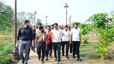 वित्त मंत्री ने रायगढ़ शहर में संचालित विभिन्न विकास कार्यों का किया जमीनी निरीक्षण