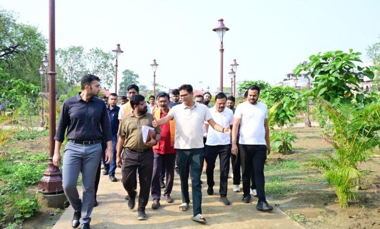 वित्त मंत्री ने रायगढ़ शहर में संचालित विभिन्न विकास कार्यों का किया जमीनी निरीक्षण