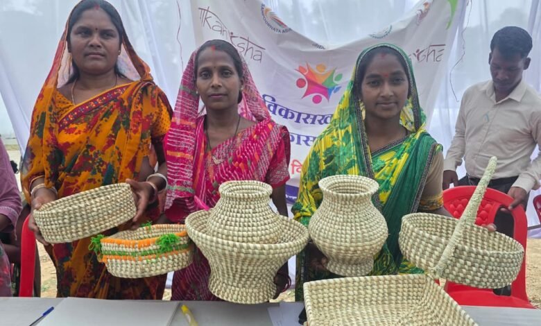 बिहान योजना से मिली नई पहचान, लटोरी की महिलाएं हस्तशिल्प के जरिए बन रहीं आत्मनिर्भर बिहान योजना से मिली नई पहचान, लटोरी की महिलाएं हस्तशिल्प के जरिए बन रहीं आत्मनिर्भर