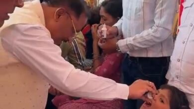 चंद्रनाहू कुर्मी-क्षत्रिय समाज के केंद्रीय अधिवेशन में मुख्यमंत्री ने बच्चों को कराया स्वर्णप्राशन