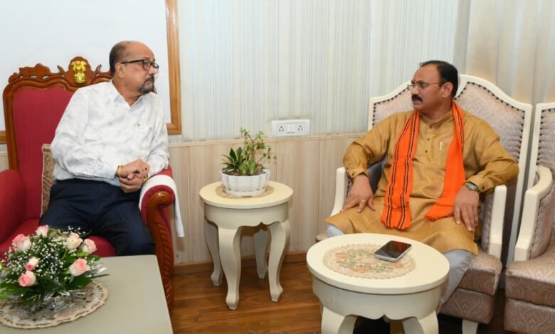 राज्यपाल श्री डेका से स्वास्थ्य एवं परिवार कल्याण मंत्री श्री जायसवाल ने की भेंट राज्यपाल श्री डेका से स्वास्थ्य एवं परिवार कल्याण मंत्री श्री जायसवाल ने की भेंट