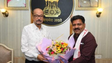 राज्यपाल श्री डेका से उप मुख्यमंत्री श्री विजय शर्मा ने सौजन्य भेंट की राज्यपाल श्री डेका से उप मुख्यमंत्री श्री विजय शर्मा ने सौजन्य भेंट की