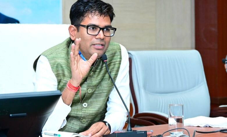 कॉलोनियों से जुड़ी समस्याओं, नागरिक सुविधाओं एवं आवासीय परियोजनाओं के मुद्दों पर हुई विस्तृत चर्चा