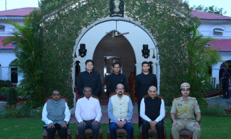 राज्यपाल से परिवीक्षाधीन आईएएस अधिकारियों ने की सौजन्य भेंट राज्यपाल से परिवीक्षाधीन आईएएस अधिकारियों ने की सौजन्य भेंट