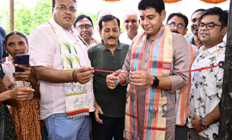 हर वर्ग की खुशहाली के लिए प्रतिबद्ध है सरकार, तेज गति से दौड़ रहा है छत्तीसगढ़ का विकास: मंत्री श्री टंक राम वर्मा हर वर्ग की खुशहाली के लिए प्रतिबद्ध है सरकार, तेज गति से दौड़ रहा है छत्तीसगढ़ का विकास: मंत्री श्री टंक राम वर्मा