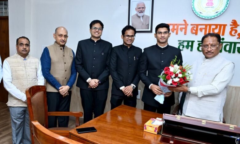 मुख्य सचिव ने ई-ऑफिस एवं समयबद्धता के लिए मंत्रालय के अधिकारी और कर्मचारियों को दिए प्रशंसा पत्र मुख्य सचिव ने ई-ऑफिस एवं समयबद्धता के लिए मंत्रालय के अधिकारी और कर्मचारियों को दिए प्रशंसा पत्र