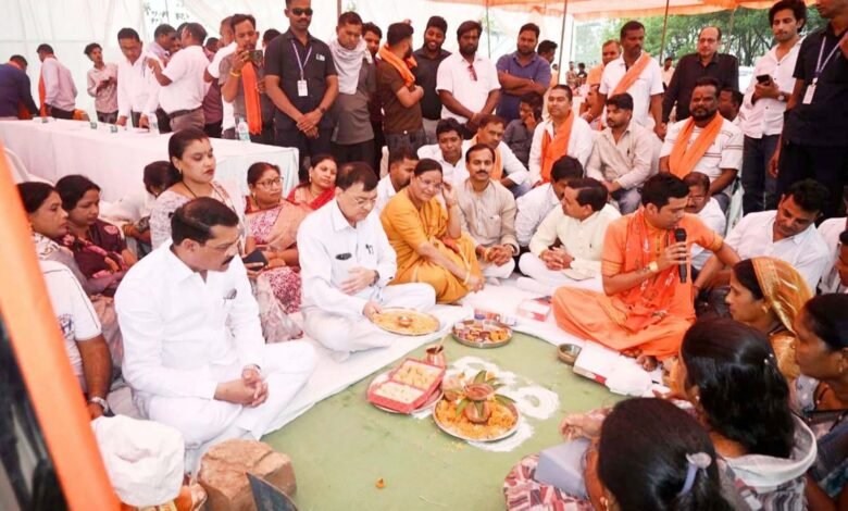 उद्योग मंत्री श्री देवांगन ने पौने 37 करोड़ रूपए के जलप्रदाय योजना विस्तार कार्य का किया भूमिपूजन उद्योग मंत्री श्री देवांगन ने पौने 37 करोड़ रूपए के जलप्रदाय योजना विस्तार कार्य का किया भूमिपूजन